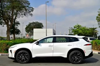 TOYOTA CROWN SIGNIA LIMITED 2025 MODEL YEAR HYBRID WHITE COLOR