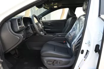 TOYOTA CROWN SIGNIA LIMITED 2025 MODEL YEAR HYBRID WHITE COLOR