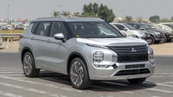 MITSUBISHI OUTLANDER 2025 MODEL YEAR 2.5L PETROL FWD SILVER COLOR