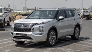 MITSUBISHI OUTLANDER 2025 MODEL YEAR 2.5L PETROL FWD SILVER COLOR