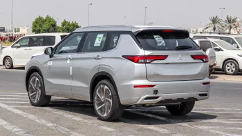 MITSUBISHI OUTLANDER 2025 MODEL YEAR 2.5L PETROL FWD SILVER COLOR