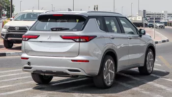 MITSUBISHI OUTLANDER 2025 MODEL YEAR 2.5L PETROL FWD SILVER COLOR