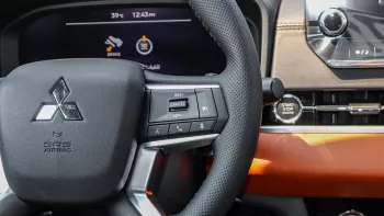 MITSUBISHI OUTLANDER 2025 MODEL YEAR 2.5L PETROL FWD SILVER COLOR