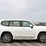 TOYOTA LAND CRUISER 300 VX+ 2025 MODEL YEAR WHITE COLOR EXTERIOR - Thumbnail 5