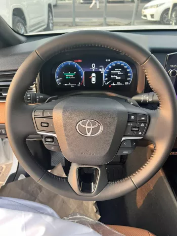 TOYOTA CAMRY 2.5L HYBRID 2025 MODEL YEAR WHITE COLOR