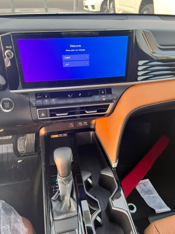 TOYOTA CAMRY 2.5L HYBRID 2025 MODEL YEAR WHITE COLOR