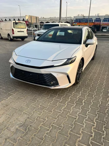 TOYOTA CAMRY 2.5L HYBRID 2025 MODEL YEAR WHITE COLOR