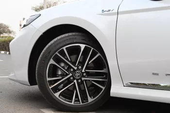 Toyota Camry 2.5L Hybrid FWD 2025 Model Year White Color Exterior