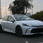 Toyota Camry 2.5L Hybrid FWD 2025 Model Year White Color Exterior - Thumbnail 2