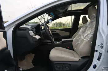 Toyota Camry 2.5L Hybrid FWD 2025 Model Year White Color Exterior