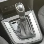 HYUNDAI ELANTRA SEDAN 2.0L 4CY PETROL GRAY 2019 - Thumbnail 13
