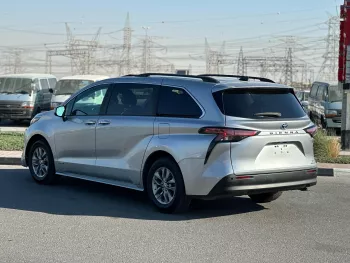 Toyota Sienna Hybrid 2.5l 2021 Model Year USA Specs Silver Color