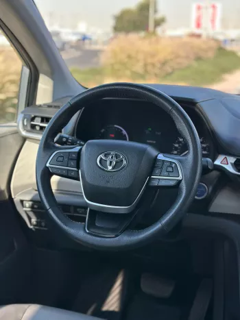 Toyota Sienna Hybrid 2.5l 2021 Model Year USA Specs Silver Color