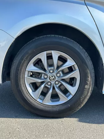 Toyota Sienna Hybrid 2.5l 2021 Model Year USA Specs Silver Color