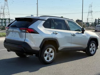 Toyota Rav4 LE Hybrid 2.5L V4 2019 Model Year Silver Color Exterior