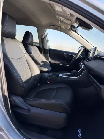 Toyota Rav4 LE Hybrid 2.5L V4 2019 Model Year Silver Color Exterior