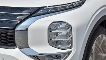 Mitsubishi Outlander High Line 2.5L 2025 Model Year White Color Exterior