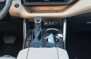 TOYOTA HIGHLANDER HYBRID 2.5L 2024 MODEL YEAR WHITE COLOR