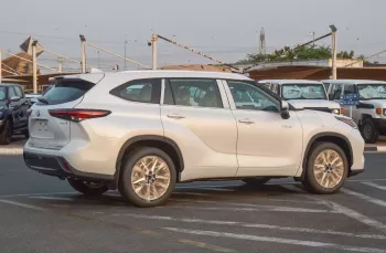 TOYOTA HIGHLANDER HYBRID 2.5L 2024 MODEL YEAR WHITE COLOR