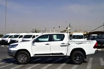 TOYOTA HILUX DOUBLE CAB SR5 2025 MODEL YEAR 2.7L PETROL WHITE COLOR