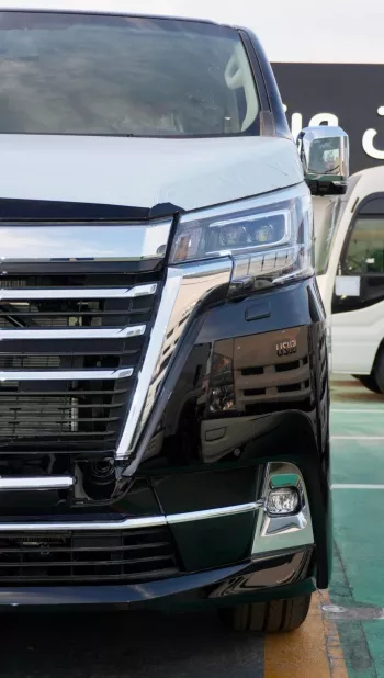 TOYOTA GRANVIA 3.5L PREMIUM 2025 MODEL YEAR GCC SPECS BLACK COLOR