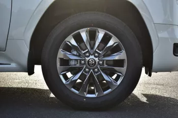 TOYOTA LAND CRUISER 300 GXR-V 2025 MODEL YEAR V6 4.0L PETROL WHITE COLOR