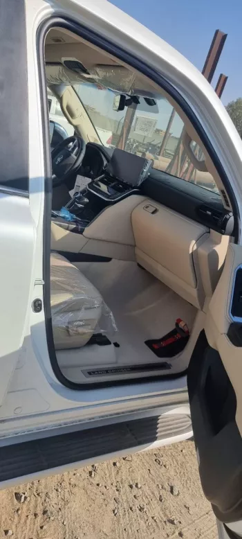 Toyota Land Cruiser LC300 VXR 2025 Model Year Diesel White Color Exterior