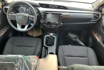 2025 Toyota Hilux SR5 Double Cab (Full-Option with Push-Start & Rear Differential-Lock) 2.7L 4-Cyl Petrol M/T 4x4