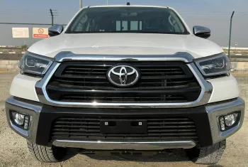 2025 Toyota Hilux SR5 Double Cab (Full-Option with Push-Start & Rear Differential-Lock) 2.7L 4-Cyl Petrol M/T 4x4