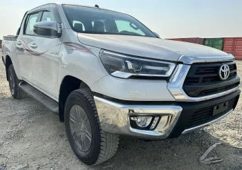 2025 Toyota Hilux SR5 Double Cab (Full-Option with Push-Start & Rear Differential-Lock) 2.7L 4-Cyl Petrol M/T 4x4