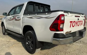2025 Toyota Hilux SR5 Double Cab (Full-Option with Push-Start & Rear Differential-Lock) 2.7L 4-Cyl Petrol M/T 4x4