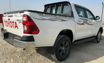 2025 Toyota Hilux SR5 Double Cab (Full-Option with Push-Start & Rear Differential-Lock) 2.7L 4-Cyl Petrol M/T 4x4