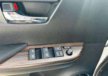 2025 Toyota Hilux SR5 Double Cab (Full-Option with Push-Start & Rear Differential-Lock) 2.7L 4-Cyl Petrol M/T 4x4