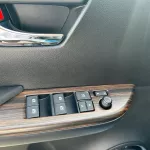 2025 Toyota Hilux SR5 Double Cab (Full-Option with Push-Start & Rear Differential-Lock) 2.7L 4-Cyl Petrol M/T 4x4 - Thumbnail 9