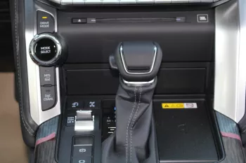 TOYOTA LAND CRUISER 300 2025 MODEL YEAR DIESEL VXR BLACK COLOR