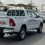 TOYOTA HILUX DOUBLE CABIN 2.4L NARROW BODY DIESEL 2026 MODEL YEAR - Thumbnail 7