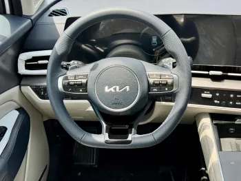 Kia Sportage 2.0L HEV FWD 2025 Model Year White Color Exterior