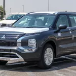 Mitsubishi Outlander Mid-Line 2.5L Petrol 2025 Model Year Gray Color - Thumbnail 3
