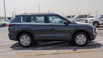 Mitsubishi Outlander Mid-Line 2.5L Petrol 2025 Model Year Gray Color