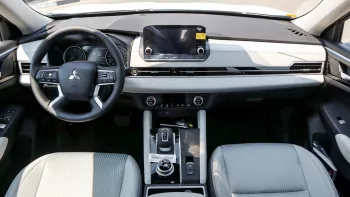 Mitsubishi Outlander Mid-Line 2.5L Petrol 2025 Model Year Gray Color