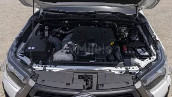 TOYOTA HILUX DC 2.4L 2025 MODEL YEAR WHITE COLOR