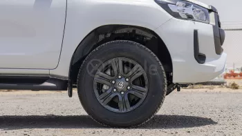 TOYOTA HILUX DC 2.4L 2025 MODEL YEAR WHITE COLOR