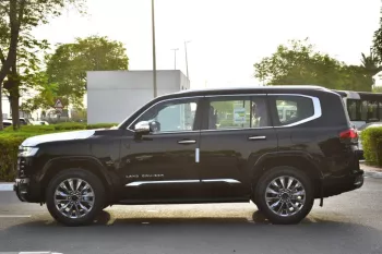 TOYOTA LAND CRUISER 300 VXR+ 2025 MODEL YEAR DIESEL BLACK COLOR