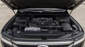 TOYOTA LAND CRUISER LC300 VX 2025 MODEL YEAR BLACK COLOR EXTERIOR