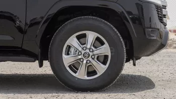 TOYOTA LAND CRUISER LC300 VX 2025 MODEL YEAR BLACK COLOR EXTERIOR