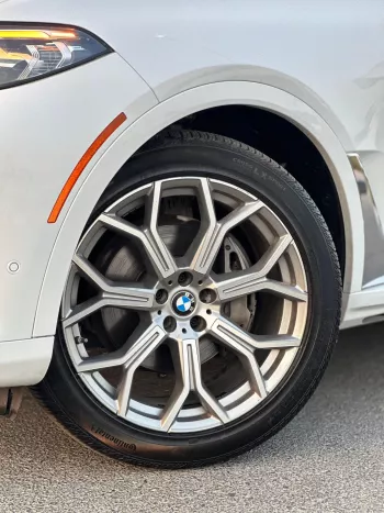 BMW X7 Xdrive 40i 3.0L V6 Petrol 2021 Model Year White Color Exterior