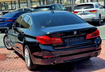 BMW 520i 2.0-liter TwinPower Turbo inline-4 2020 Model Year Black Color Exterior 
