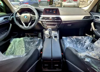 BMW 520i 2.0-liter TwinPower Turbo inline-4 2020 Model Year Black Color Exterior 
