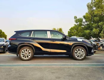 Toyota Highlander Limited 2.5L Hybrid 2025 Model Year Black Color