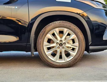 Toyota Highlander Limited 2.5L Hybrid 2025 Model Year Black Color